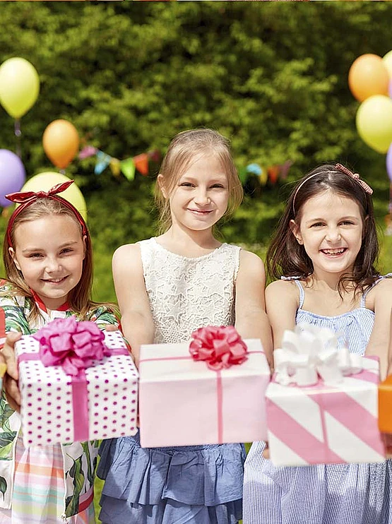 Niñas con regalos