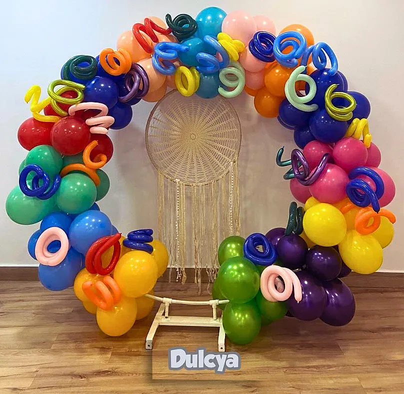 Dulcya Eventos y Golosinas arco de globos de colores